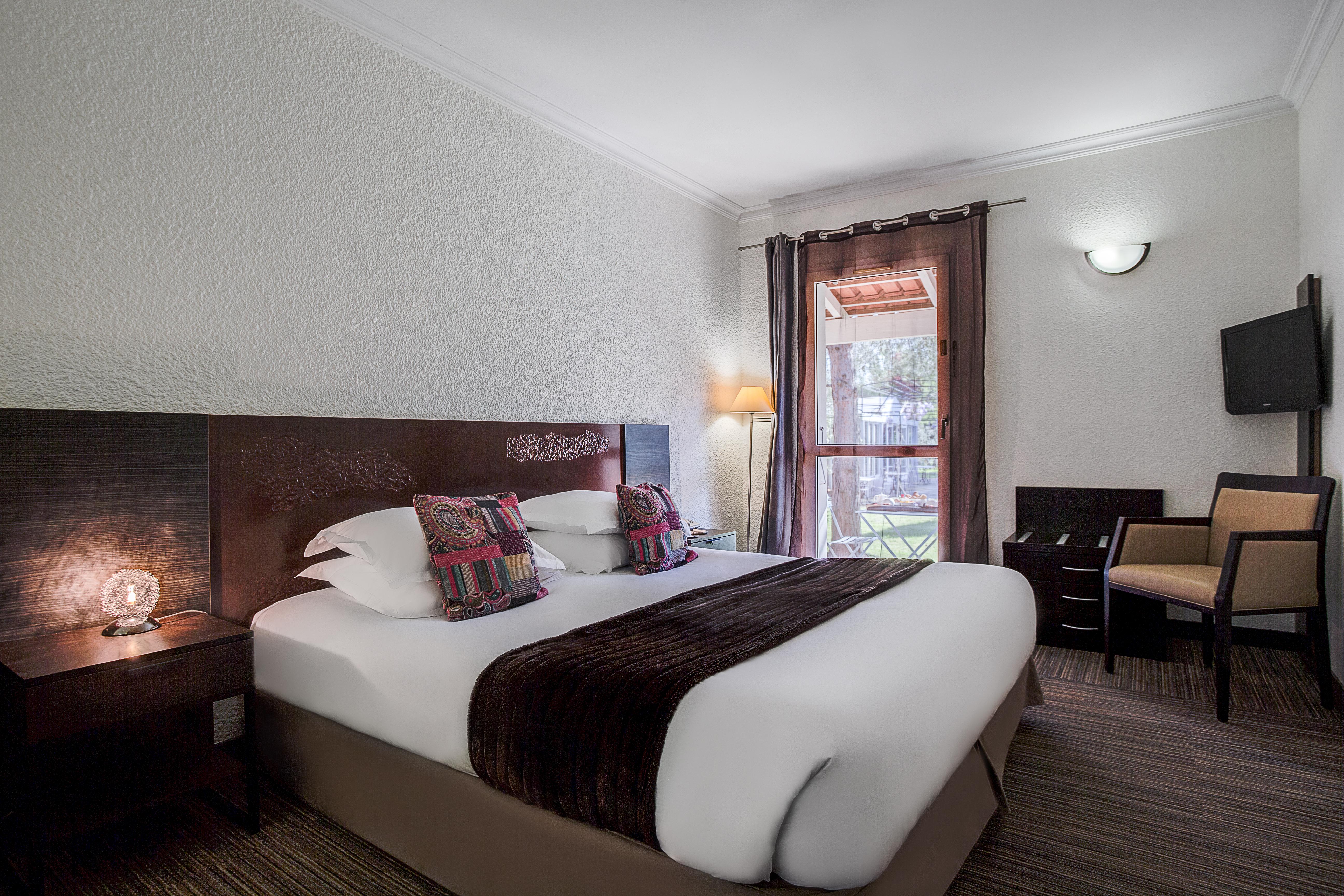 Sowell Hotels Domaine De La Petite Isle L'Isle-sur-la-Sorgue Luaran gambar